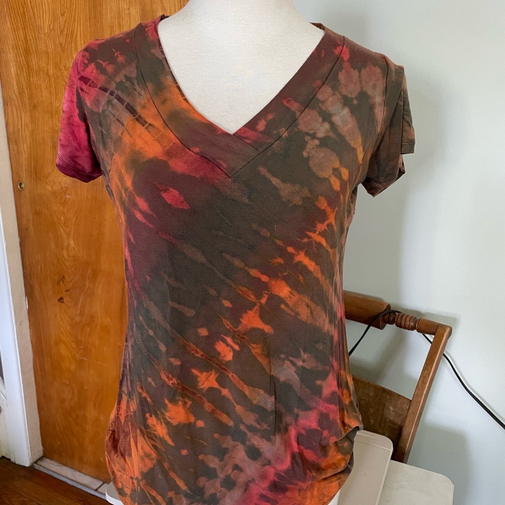 Fitted Brown and Red Short Sleeve T-Shirt